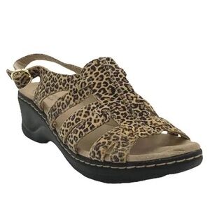 Women’s CLARKS Lexi marigold leopard print sandals- Size 6